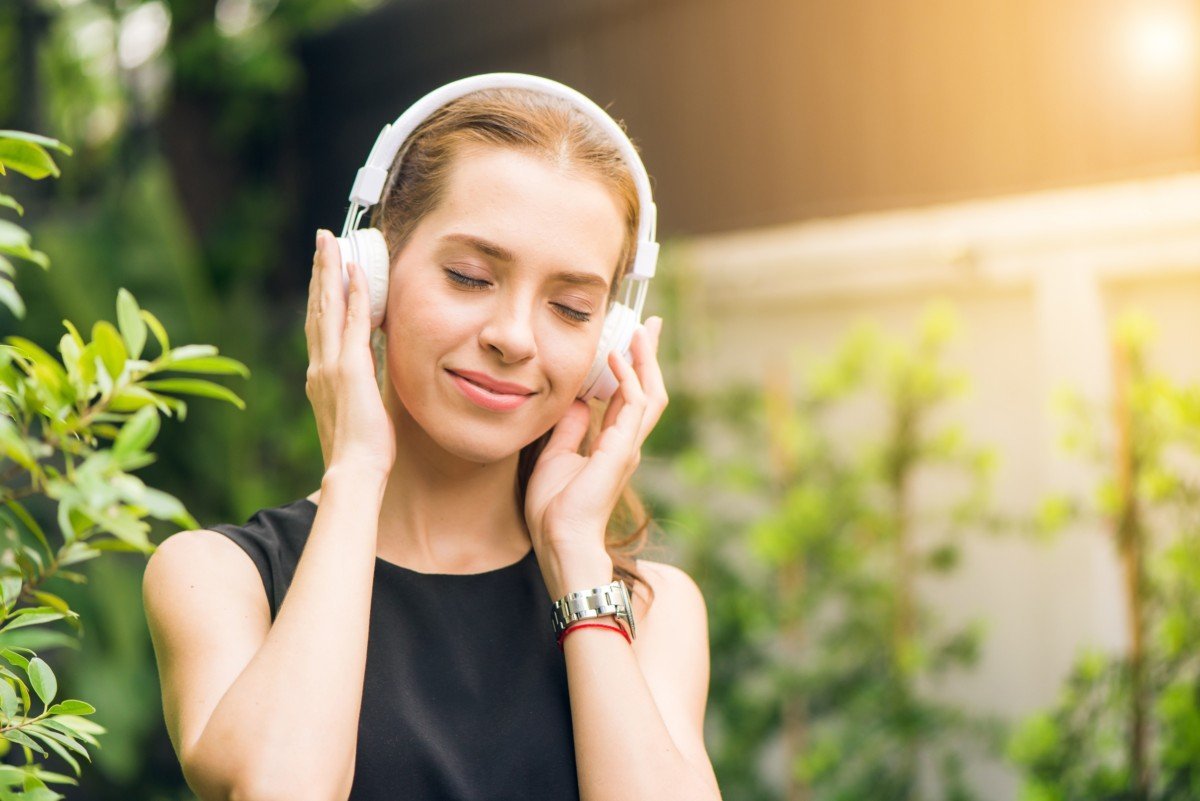 Want to Start a Business? 10 Podcasts to Empower the Single Mom Entrepreneur